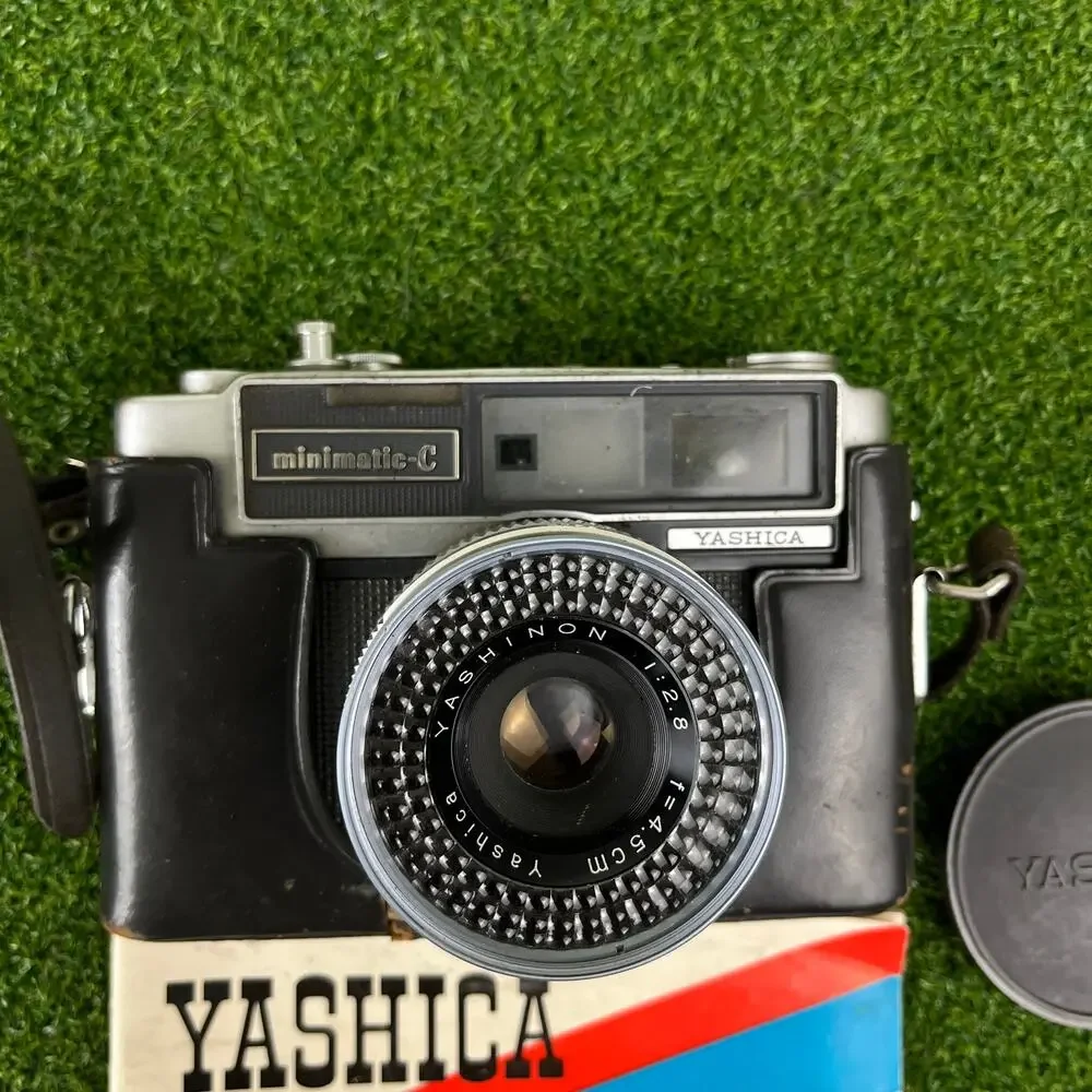 Vintage Yashica Minimatic-C 35mm Rangefinder Film Camera Untested